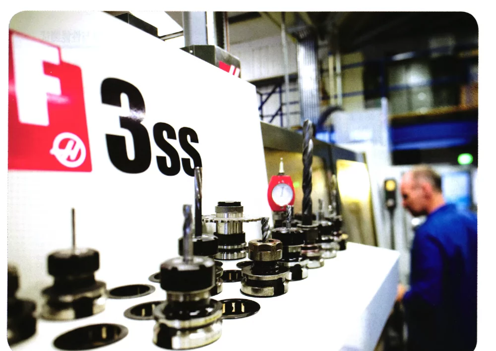 轻盈地飞翔 - 第五届钛合金结构成形及焊接技术交流会暨第十届超塑性学术研讨会